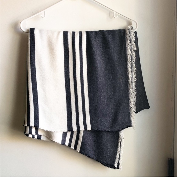 Poncho Wrap Scarf in blue and white - Picture 3 of 13